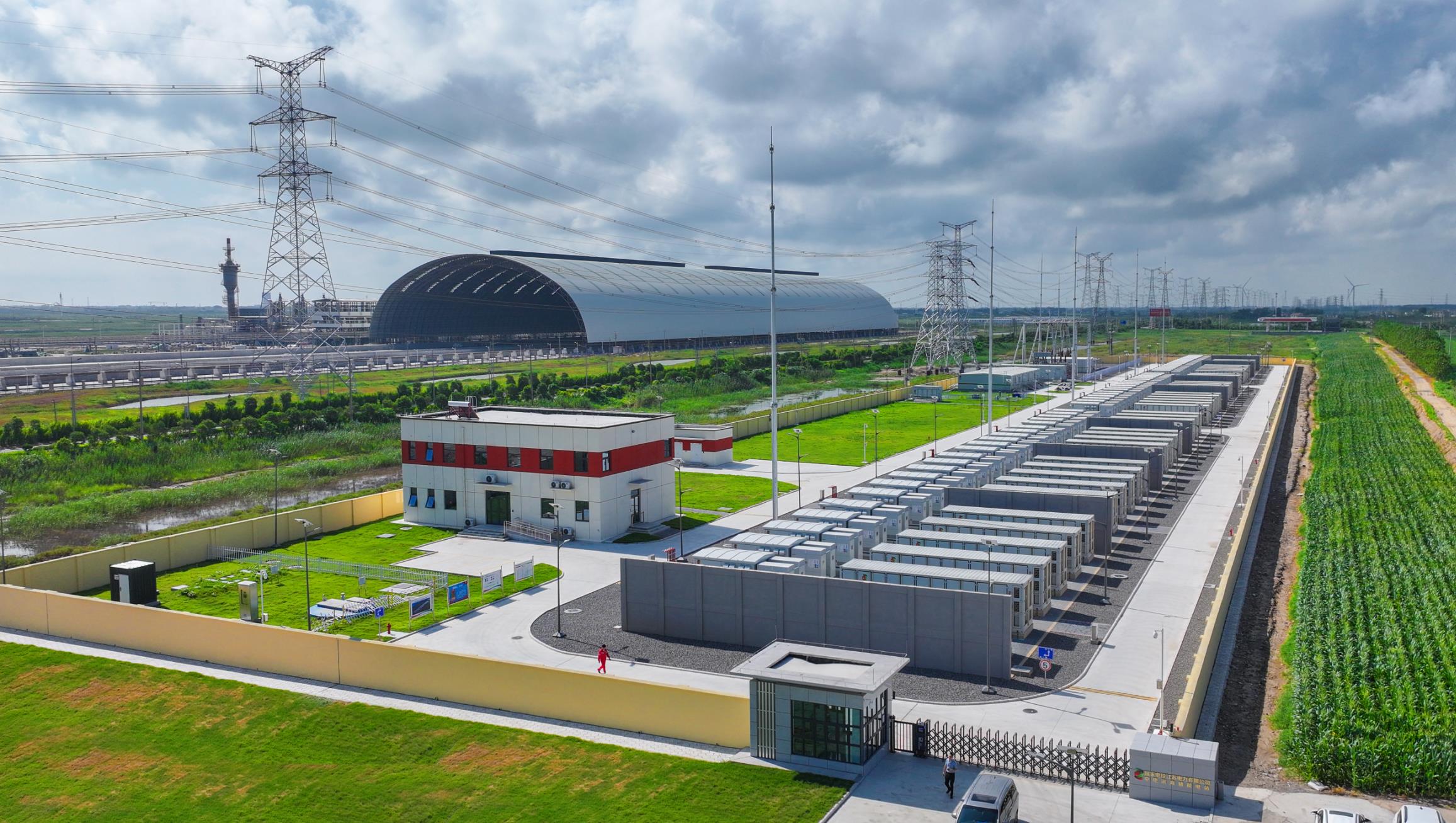 大庆油田探索绿色发展路径:将光伏能源引入石油生产