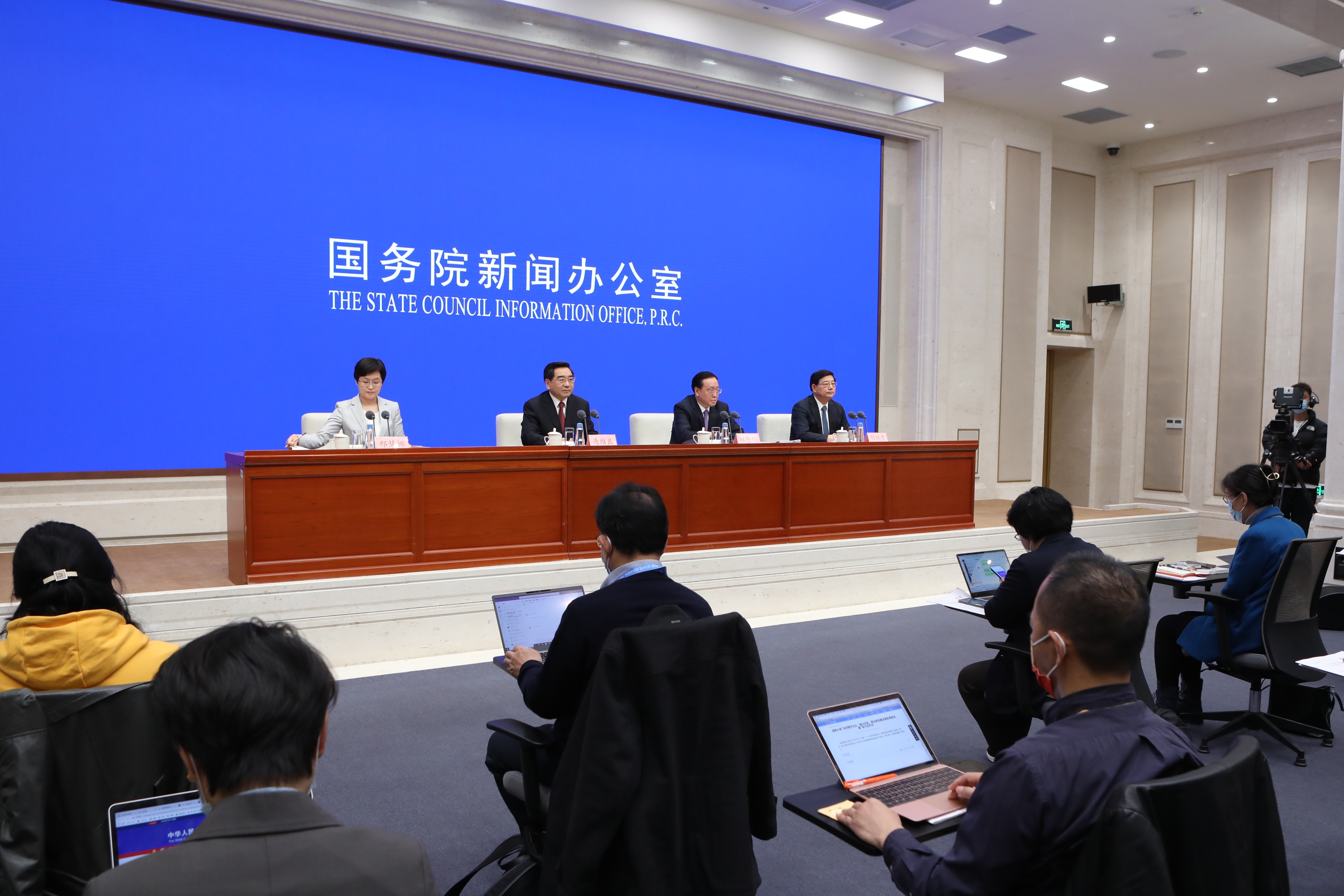 高质量发展成绩单丨国家发改委：实施手机等数码产品购新补贴