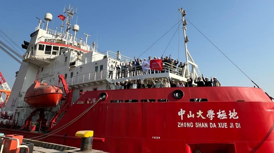“中山大学极地”号执行国内首次冬季渤海冰区综合调查