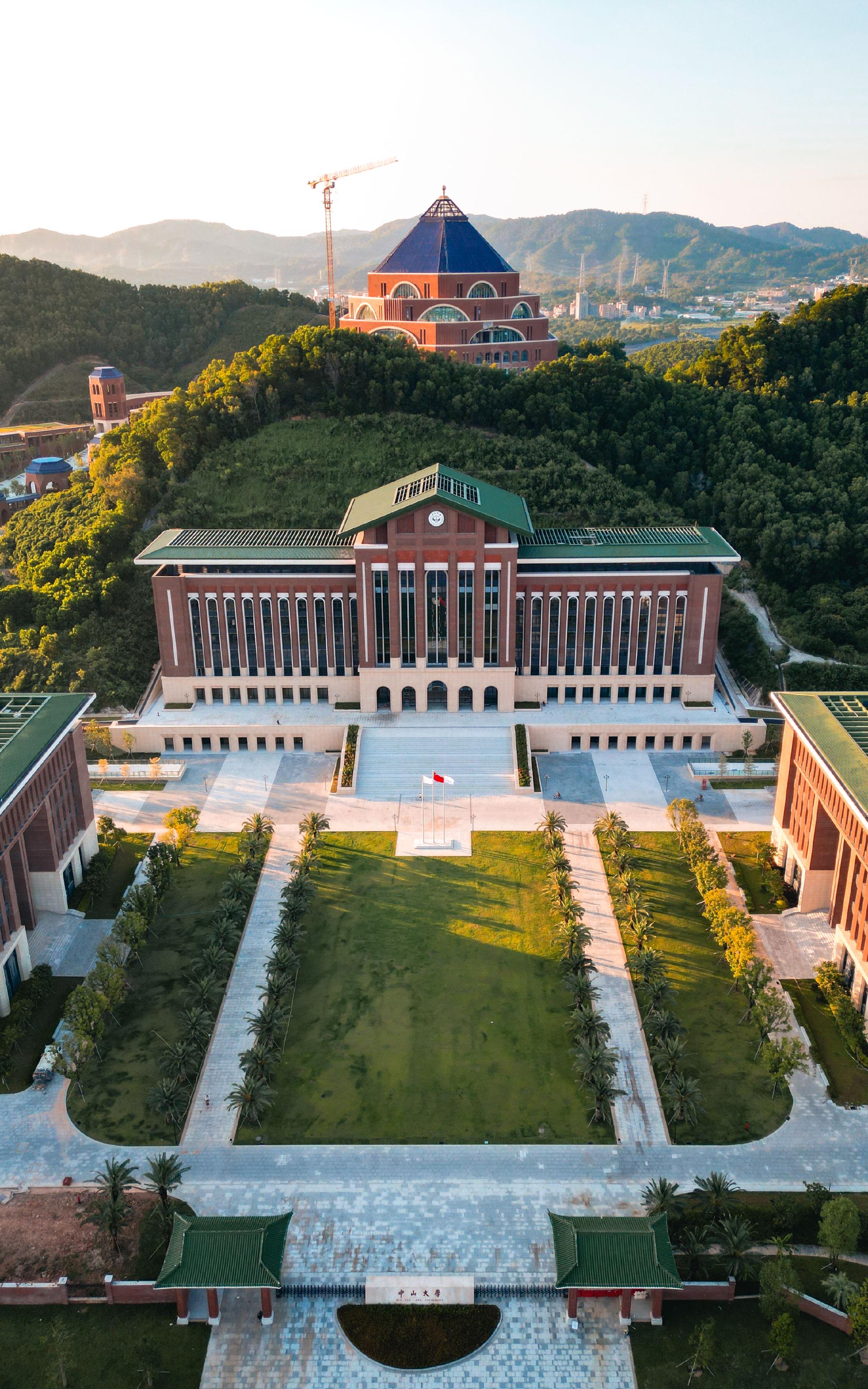 “中山大学极地”号执行国内首次冬季渤海冰区综合调查