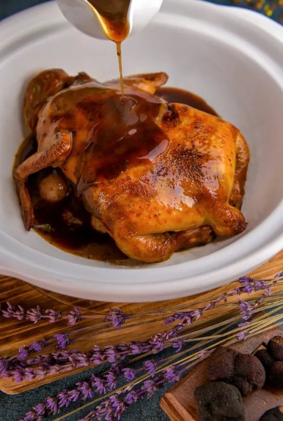 370家餐厅、57种菜系入选2025黑珍珠餐厅指南，地方特色美食成增长主力