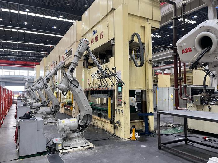 长虹智慧显示工厂入选全国首批卓越级智能工厂