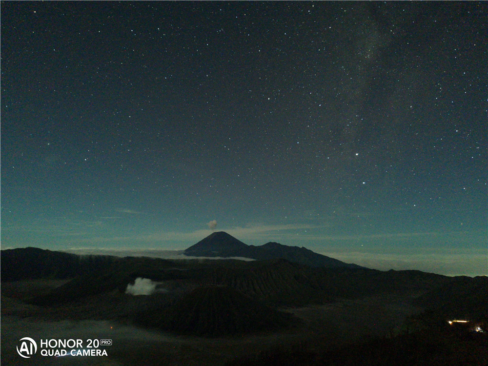 荣耀正式进军印尼市场 深耕高端产品