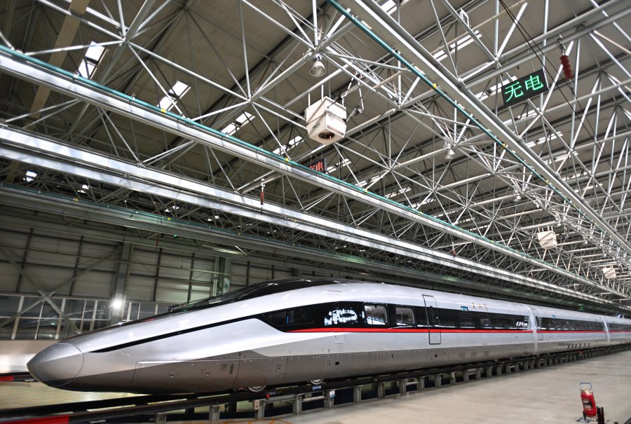 CR450科技创新工程关键系统研发和试验青年团队——协力攻关，让动车组跑出“中国速度”