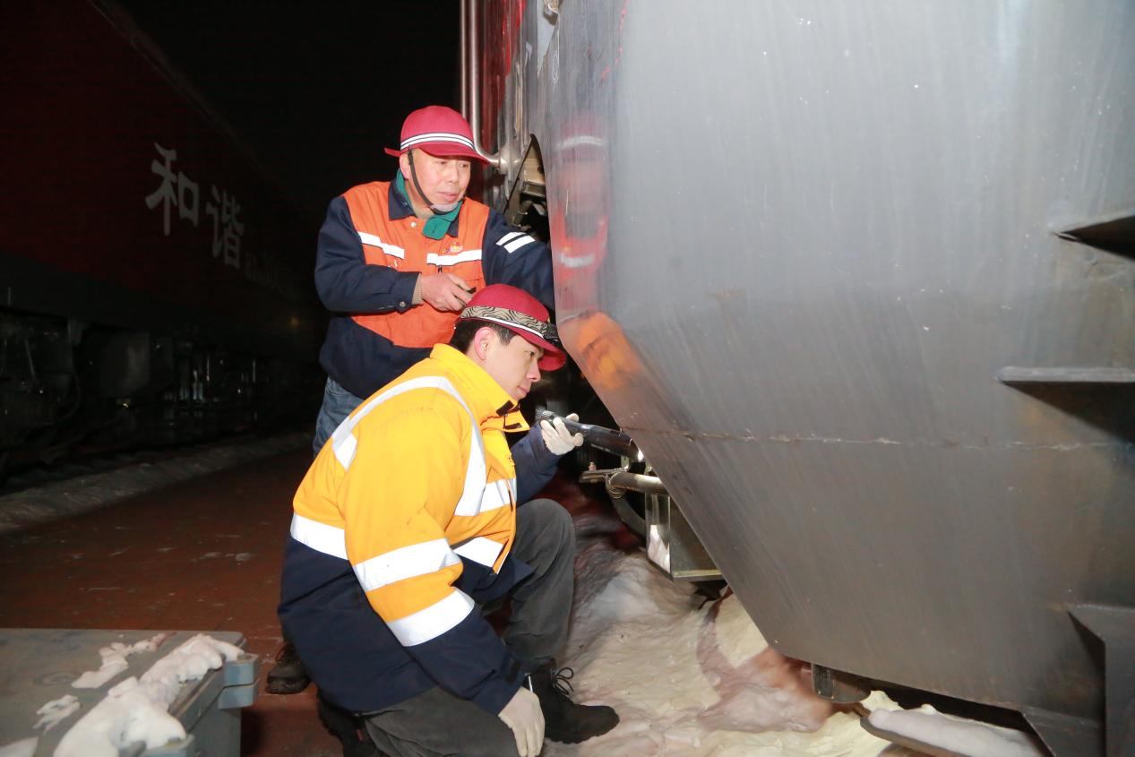 2025春运进行时丨铁路助力公益医疗 走进不售票的“光明专列”