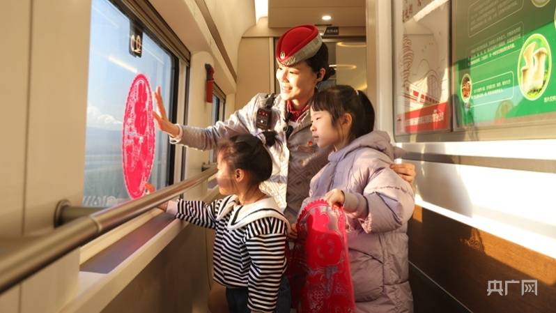 2025春运进行时丨一根电话线 连接看不见的温暖