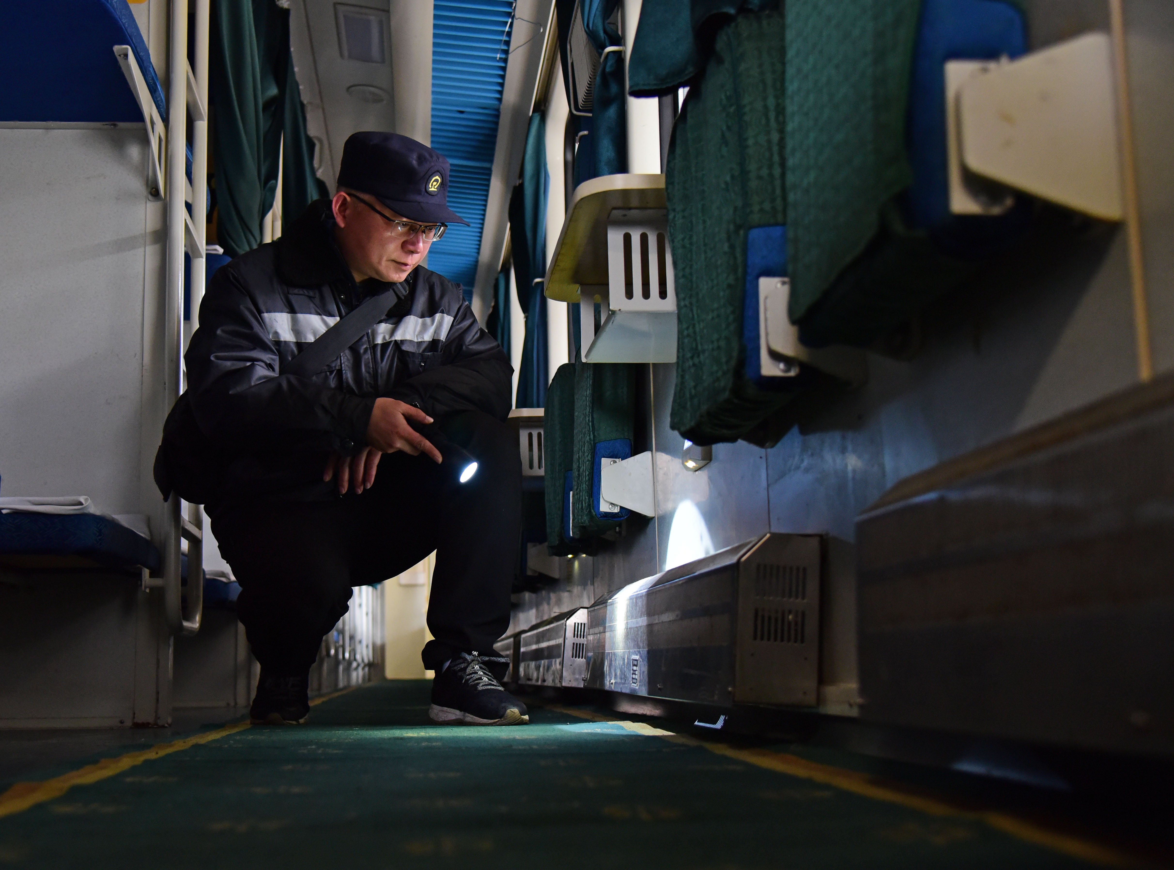 2025春运进行时丨一根电话线 连接看不见的温暖