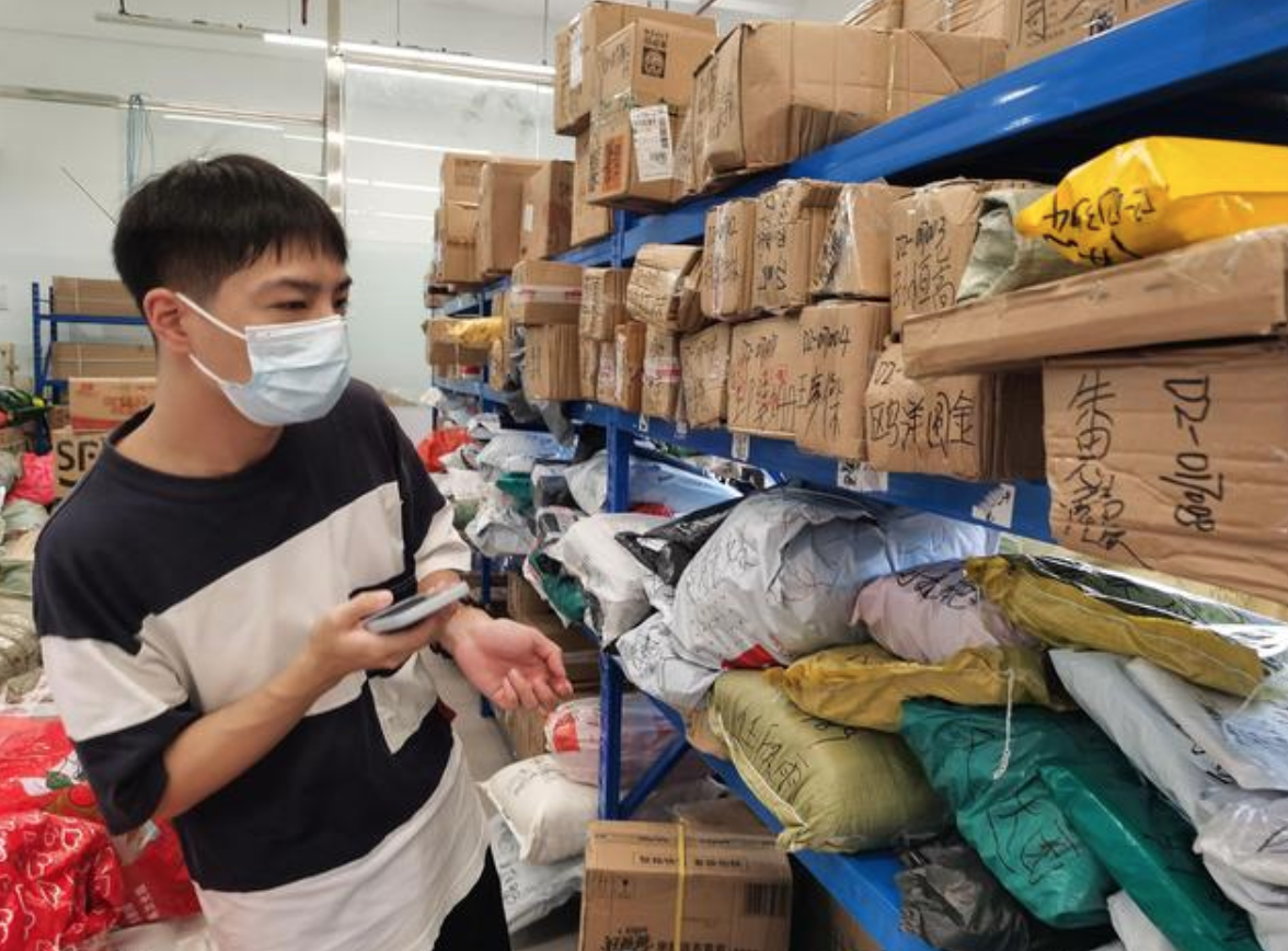 春节假期全国揽投快递包裹超19亿件