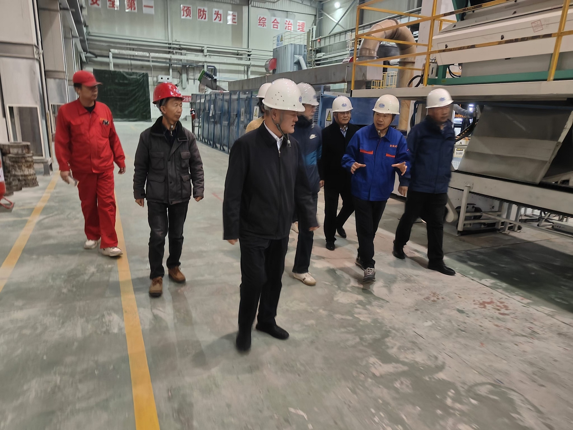 我国科研人员利用退役风机叶片研发出新型防沙材料