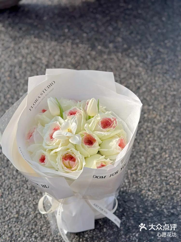 春日“花经济”升温，香雪兰等小众花品在抖音商城38好物节“出圈”