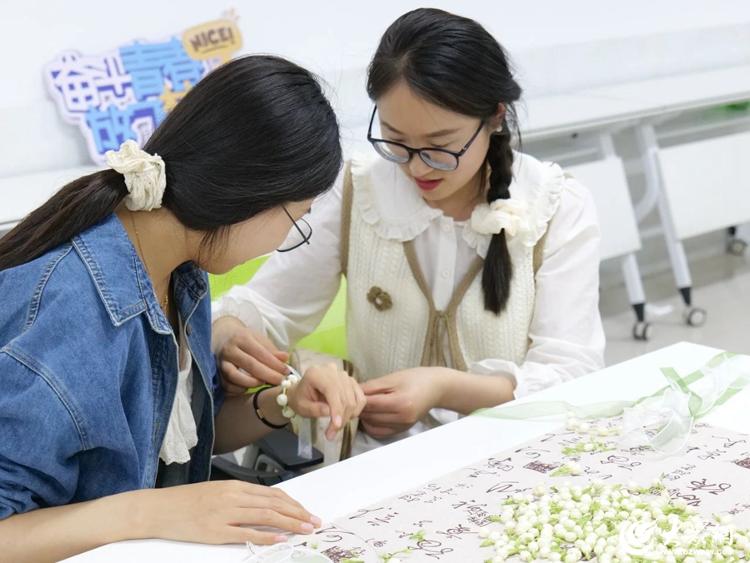 深圳“AI夜校”为女工书写新的职业叙事