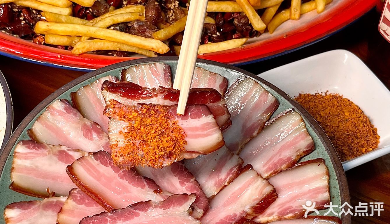 多方协作打击“假牌匾”违规行为，大众点评：推进治理行动、畅通举报渠道