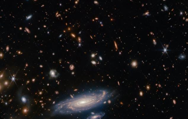 韦布望远镜发现极遥远星系发出明亮的氢辐射