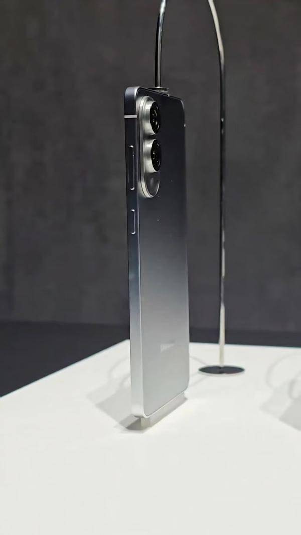 三星Galaxy S25 Edge正式发布
