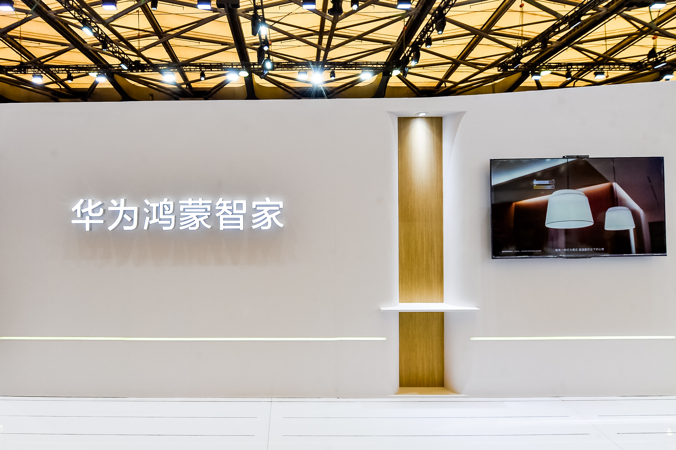 从产品落地到协同创新 HDC2025展示开源鸿蒙AI全场景布局