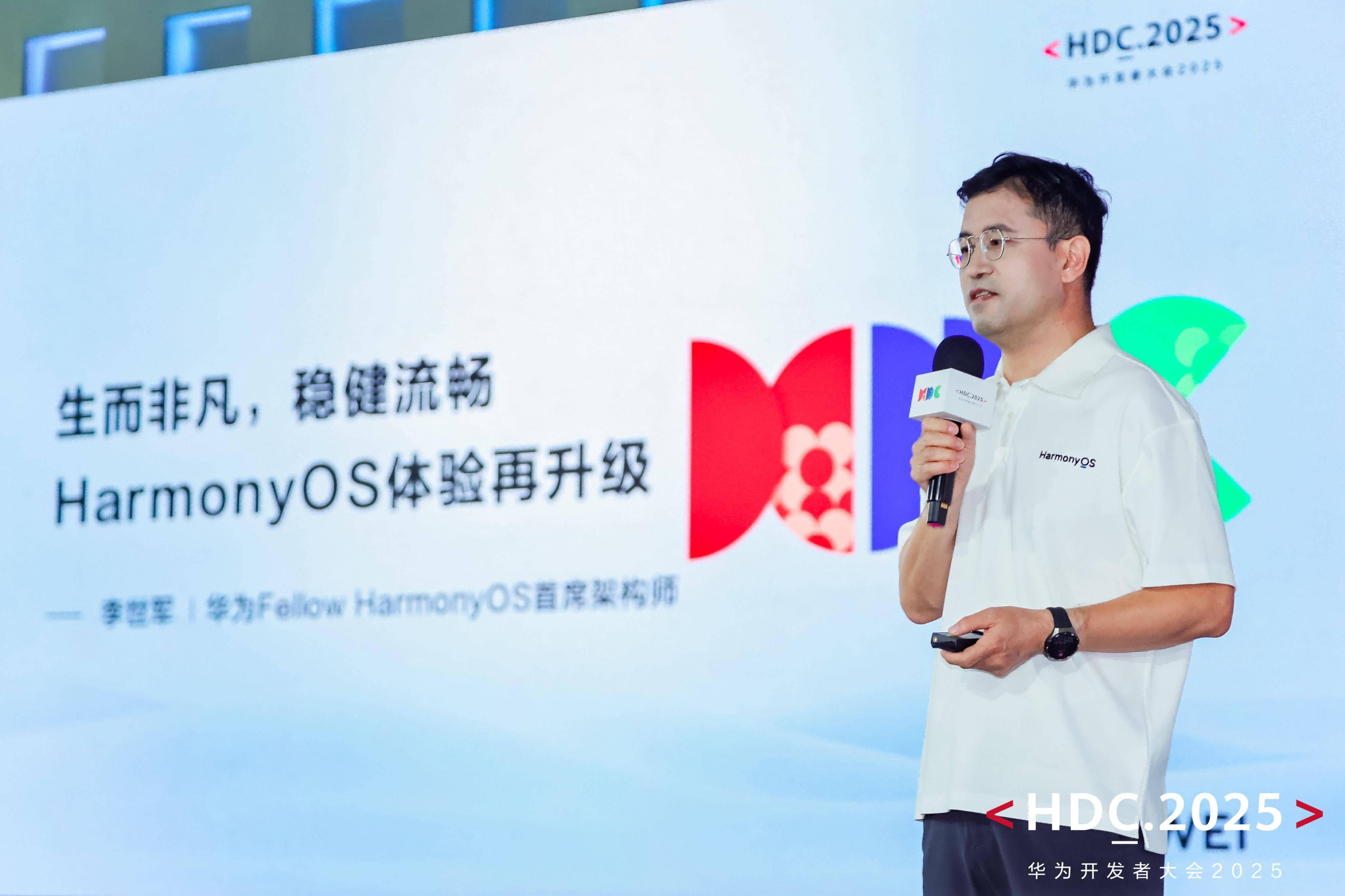 从产品落地到协同创新 HDC2025展示开源鸿蒙AI全场景布局