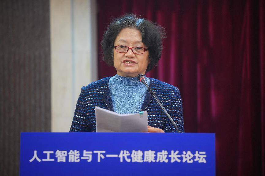 夏季达沃斯论坛丨“人工智能就像正在成长的孩子”——业内人士热议人工智能发展