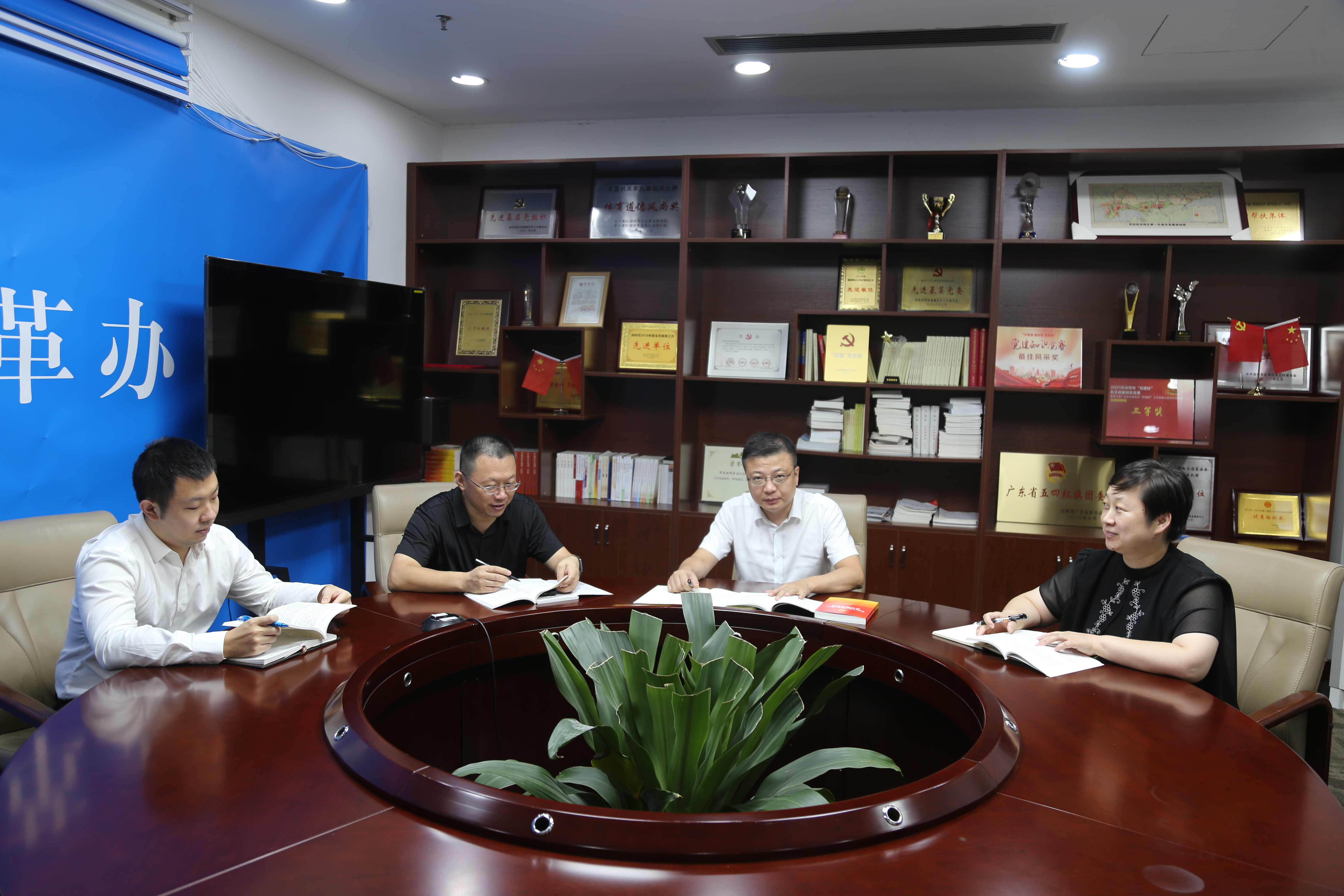 经济光明论丨标志性改革举措逐步落地生效 下半年聚焦关键领域持续攻坚