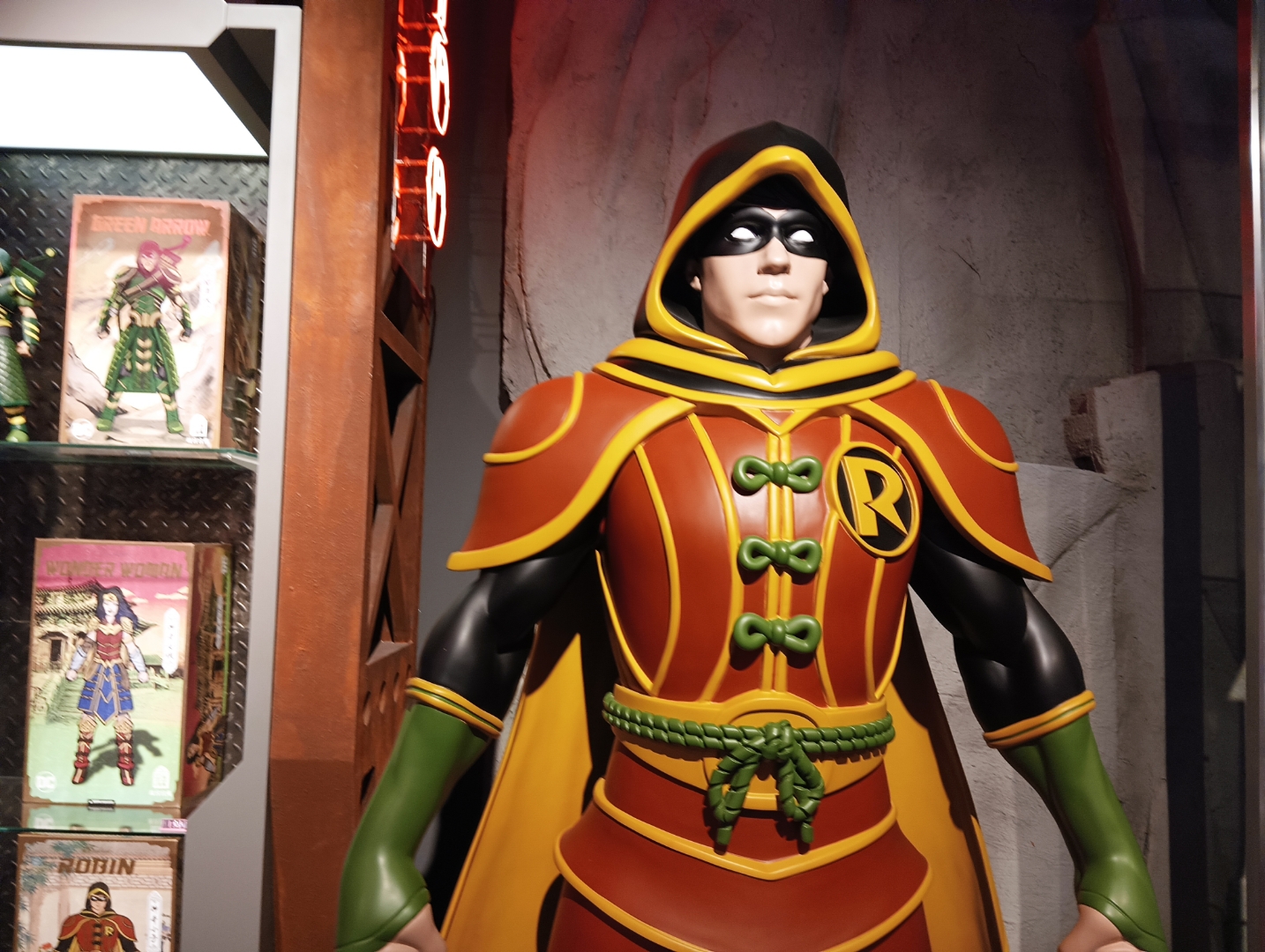 人形机器人“飞入寻常百姓家” WAIC 2025展示具身智能中国方案