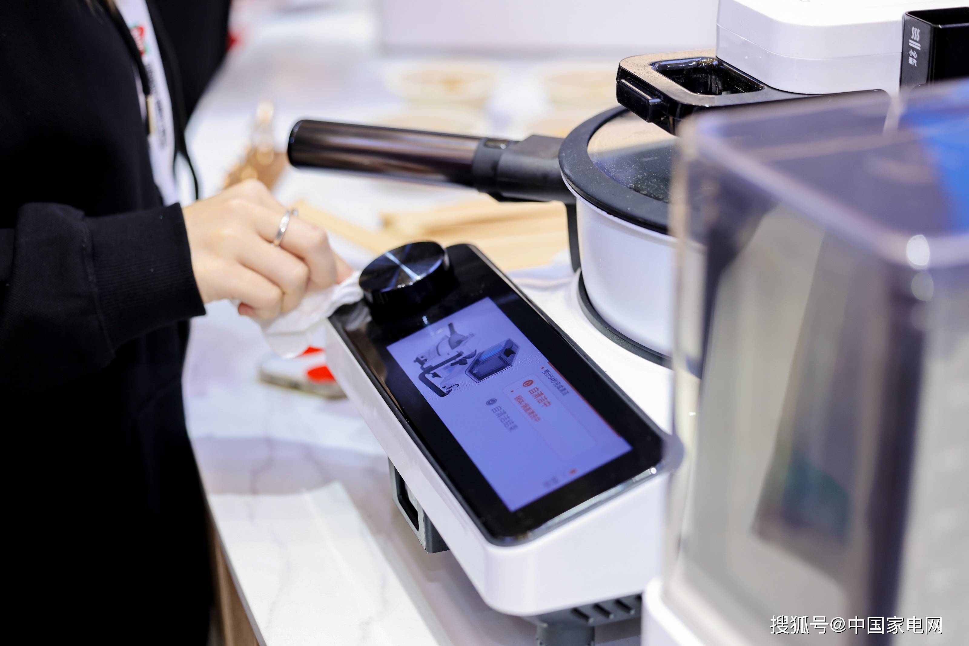 击碎AI家电同质化？海尔全新麦浪套系今日发布