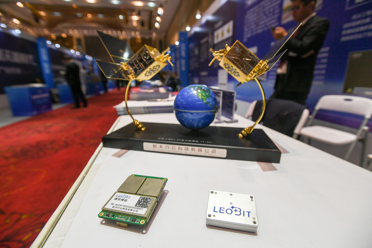 我国新一代载人运载火箭长征十号首次系留点火试验取得圆满成功