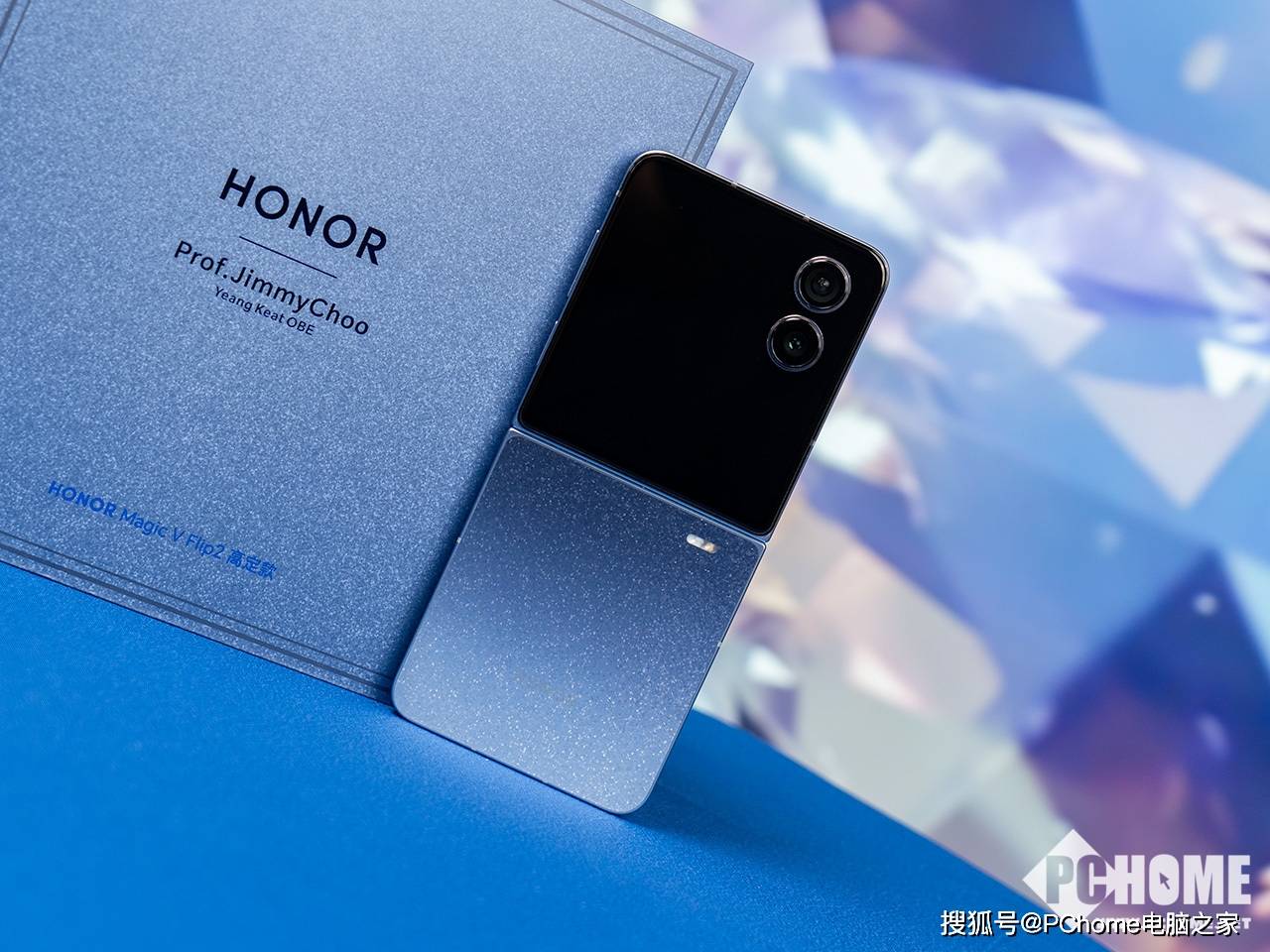 小高定 大自拍 荣耀Magic V Flip2正式发布 5499元起