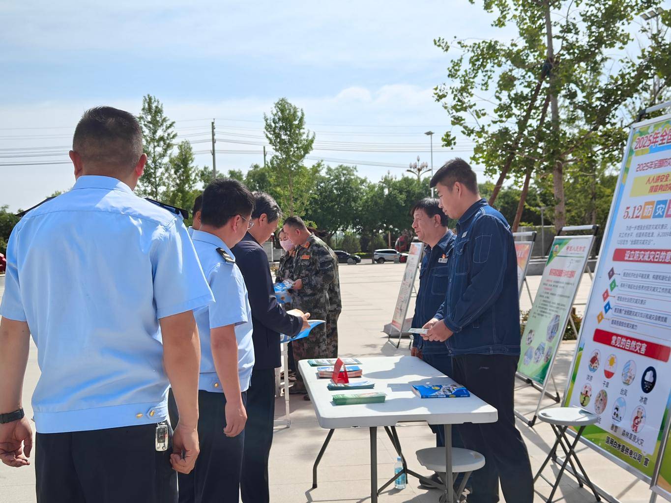 国铁西安局：全力护航暑运 确保供电线路“零缺陷”