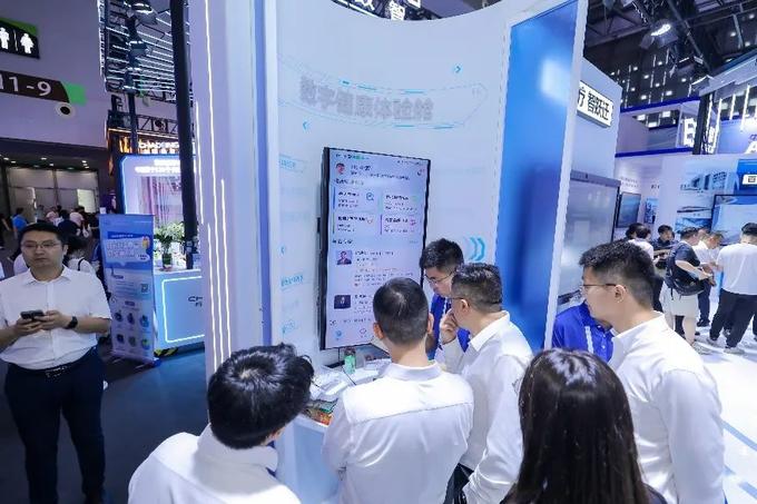 近200项前沿技术及产品亮相 联想集团展示“人工智能+”落地成果