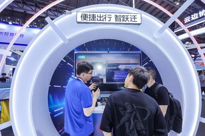 近200项前沿技术及产品亮相 联想集团展示“人工智能+”落地成果