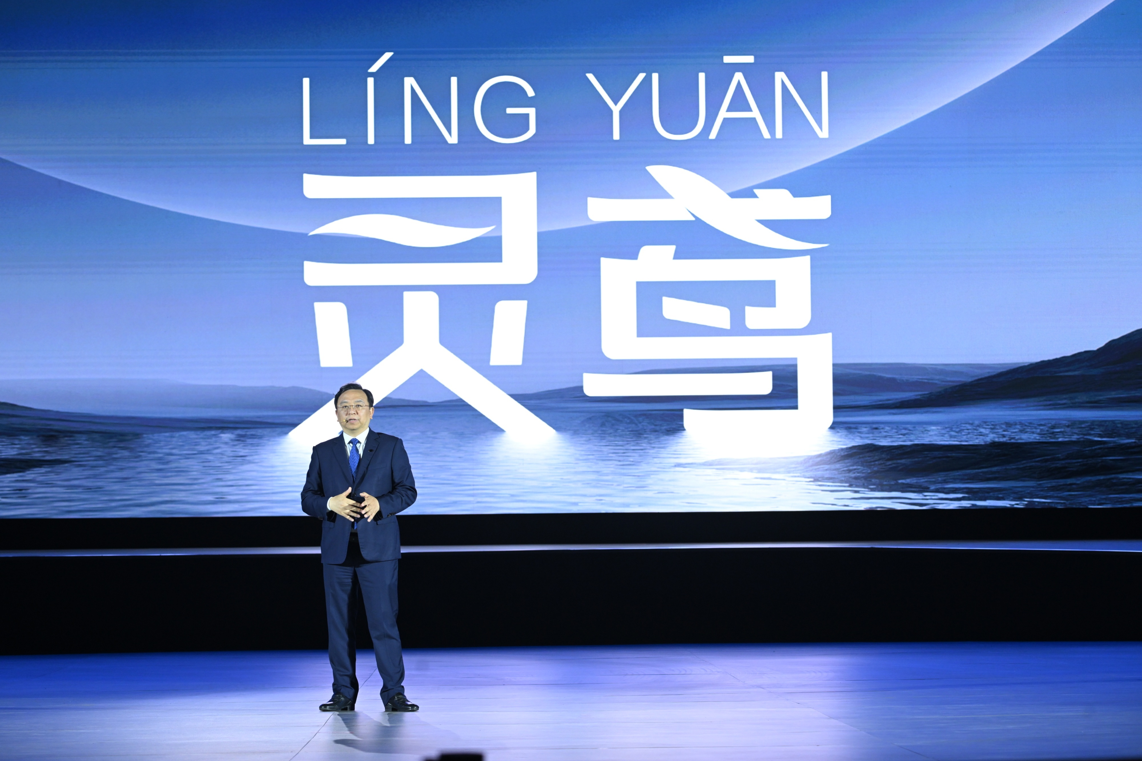 科技为残障人士开启更多可能——“重新站起来的时候，生活又有了希望”