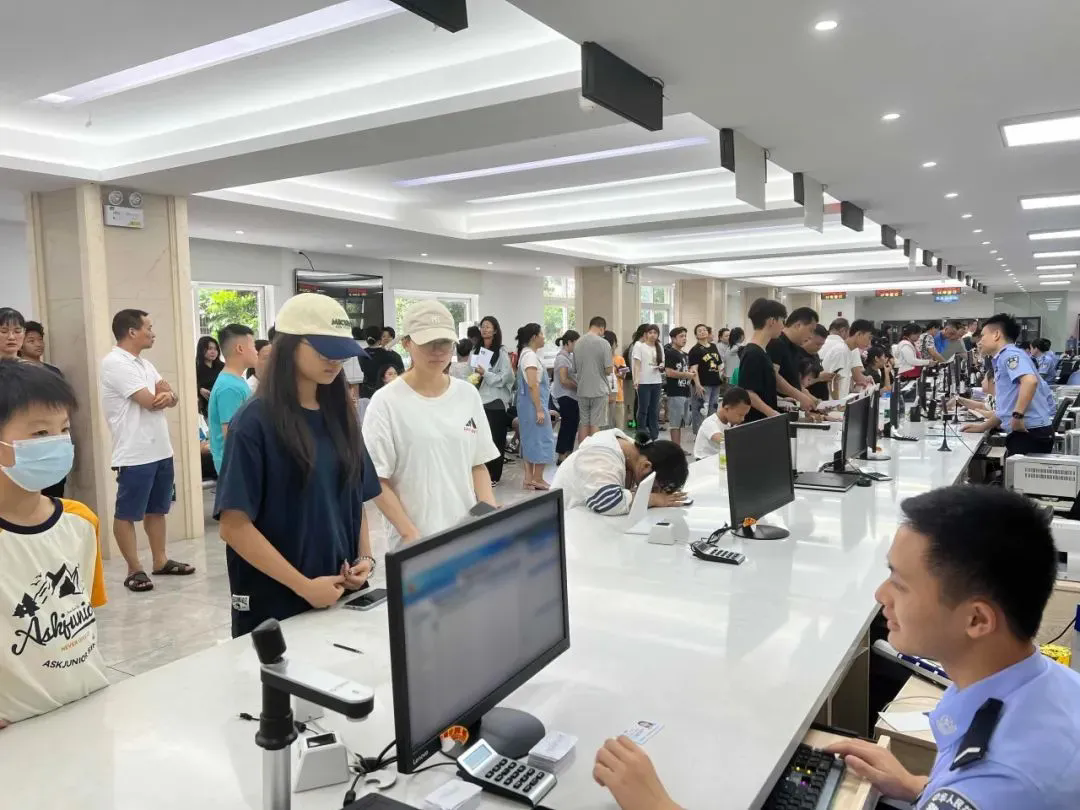 暑运期间732.8万人次自上海两大机场口岸出入境